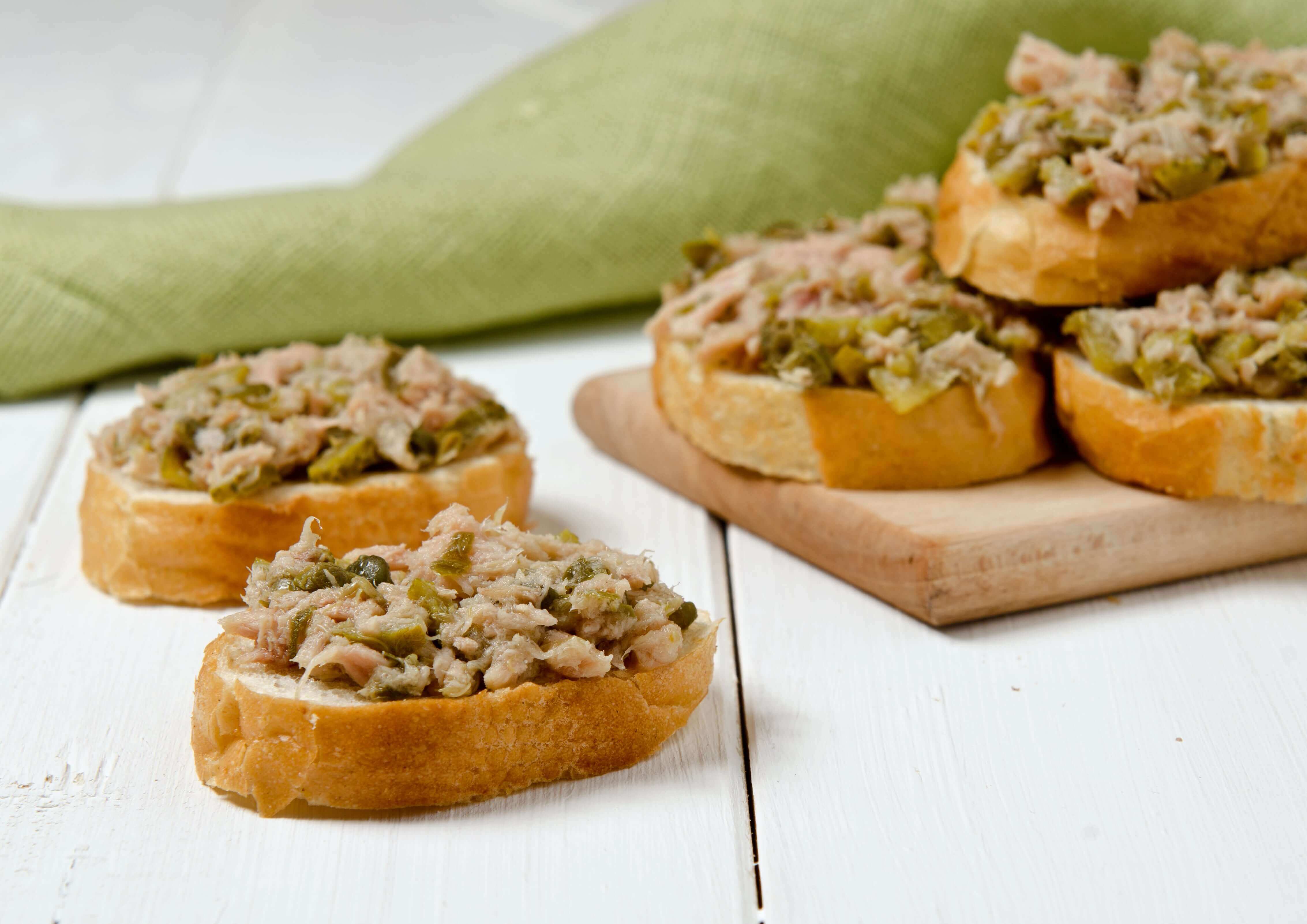 Bocadillos de Ventresca de Atún y Alcaparras