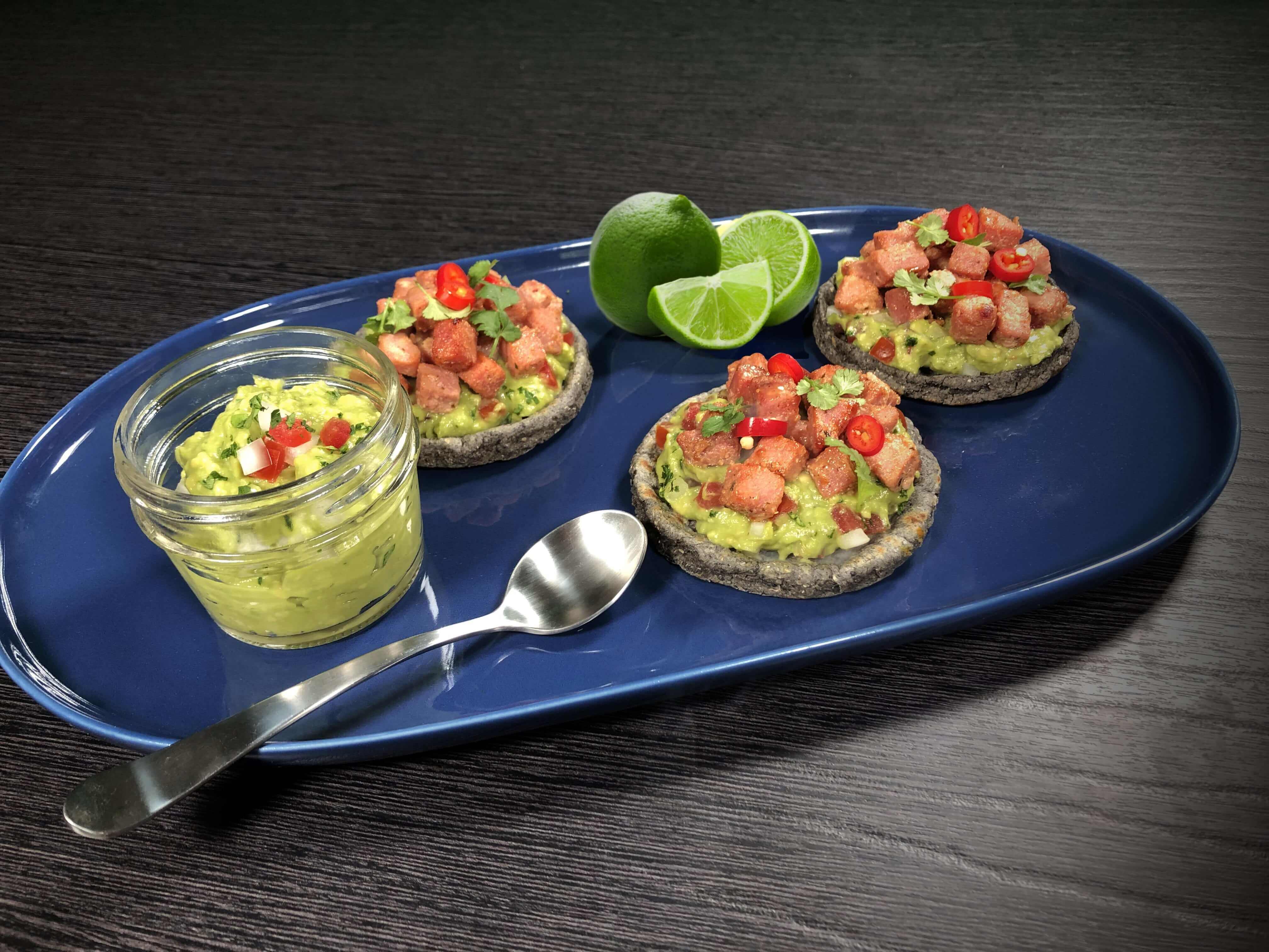 Sope de Masa Azul con Carnitas de Atún