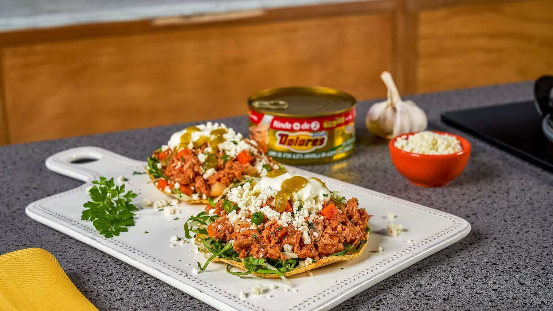Tostadas de picadillo de atún aleta amarilla