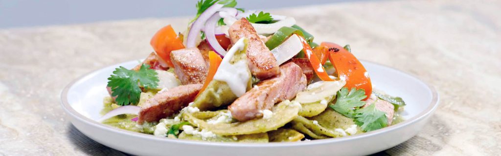 Chilaquiles verdes con fajitas de Atún Dolores Premium