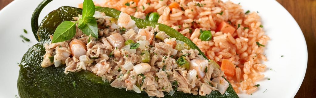 Chile relleno con camarón y Atún Dolores