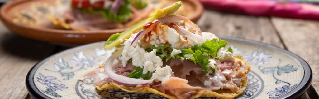 Tostadas de Atún Dolores con chipotle