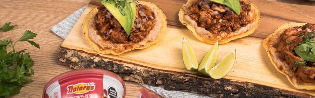 Tostadas de Filete de Atún Dolores tipo birria